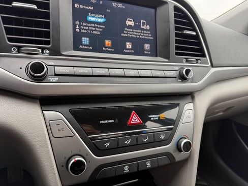 Used 2017 Hyundai Elantra SE image 11