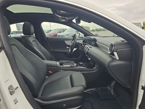 Used 2025 Mercedes-Benz CLA 250 4MATIC image 11