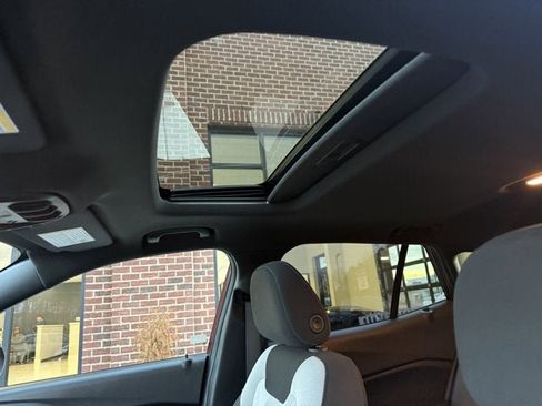 Used 2024 Chevrolet Trax RS w/ Sunroof Package image 14