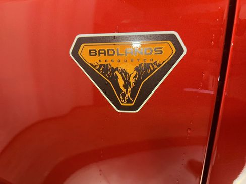 Used 2024 Ford Bronco Badlands image 15