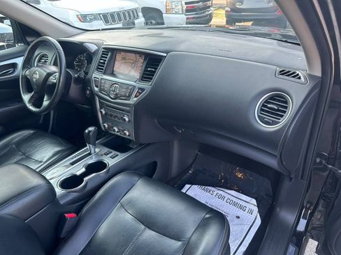Used 2018 Nissan Pathfinder SL FWD image 14