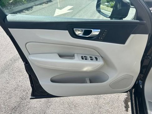 Certified 2023 Volvo XC60 B5 Plus w/ Climate Package AWD/4WD image 19