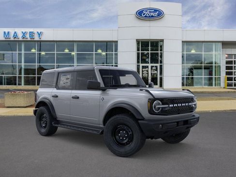 New 2026 Ford Bronco Outer Banks w/ Black Appearance Package image 7