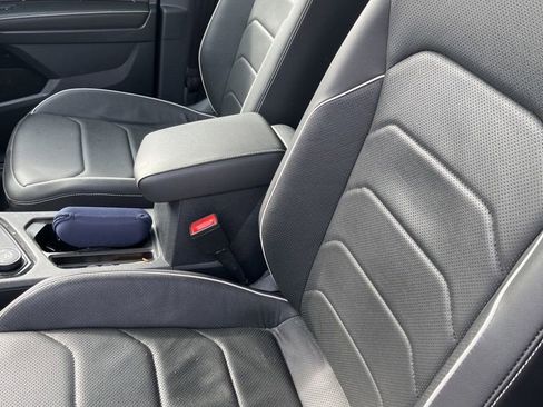 Used 2023 Volkswagen Tiguan SEL R-Line image 18