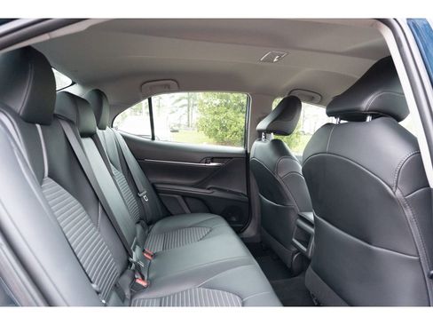 Used 2020 Toyota Camry SE image 16