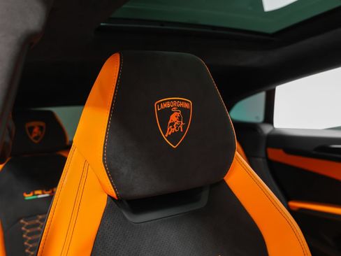 Used 2022 Lamborghini Urus AWD/4WD image 22
