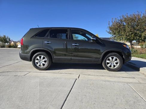 Used 2011 Kia Sorento LX image 5
