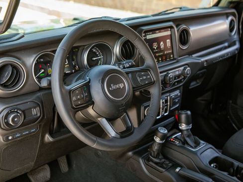 Used 2023 Jeep Wrangler Unlimited w/ Sun & Screen Package AWD/4WD image 10