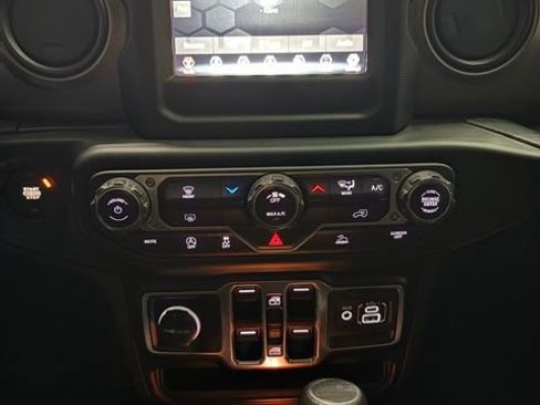 Used 2023 Jeep Gladiator Sport image 16