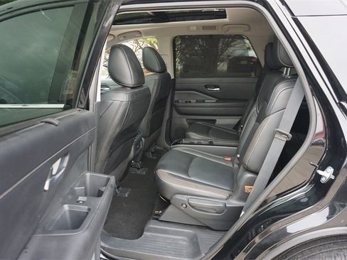 Used 2024 Nissan Pathfinder SL w/ SL Premium Package image 15