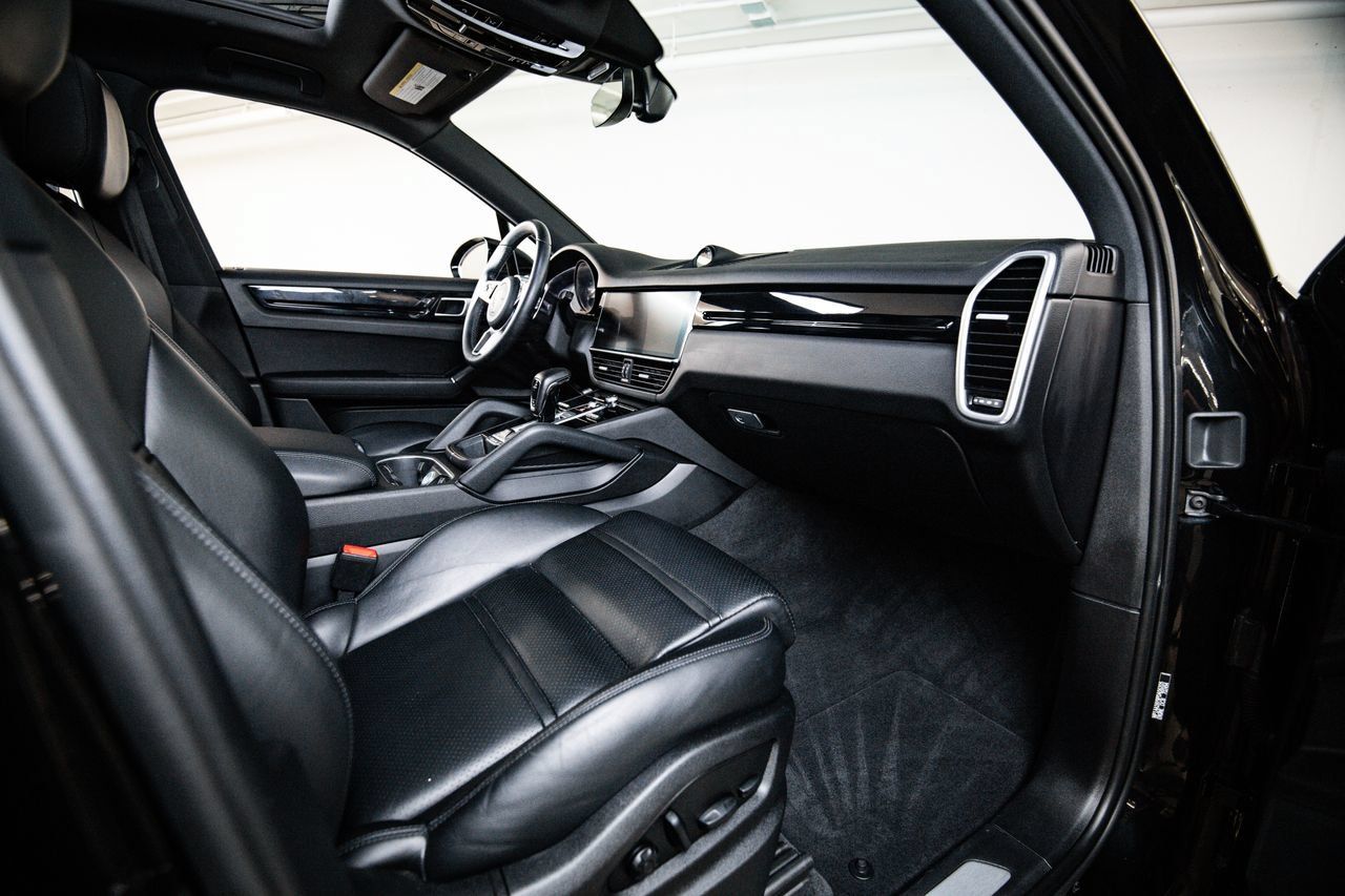 Certified 2023 Porsche Cayenne AWD/4WD image 28