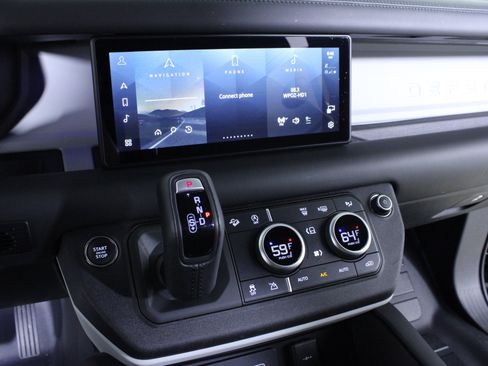 Used 2024 Land Rover Defender 110 S image 25