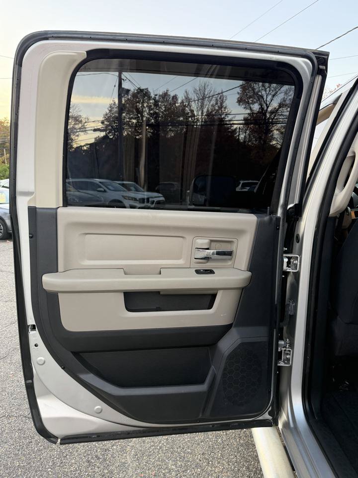 Used 2011 RAM 2500 SLT w/ Luxury Group AWD/4WD image 22