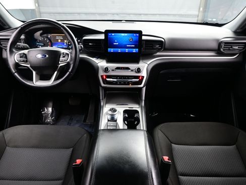 Used 2022 Ford Explorer XLT image 18