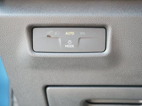 Certified 2025 Volkswagen Tiguan SE AWD/4WD image 24