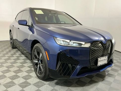 Used 2023 BMW iX xDrive50 w/ Sport Package AWD/4WD image 4