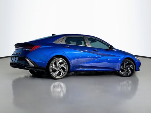 Certified 2025 Hyundai Elantra Limited image 2