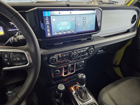 Used 2024 Jeep Wrangler Unlimited Sahara image 19