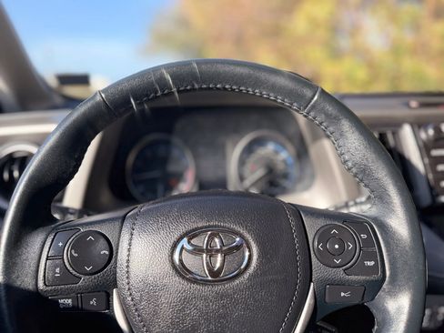 Used 2018 Toyota RAV4 XLE image 32