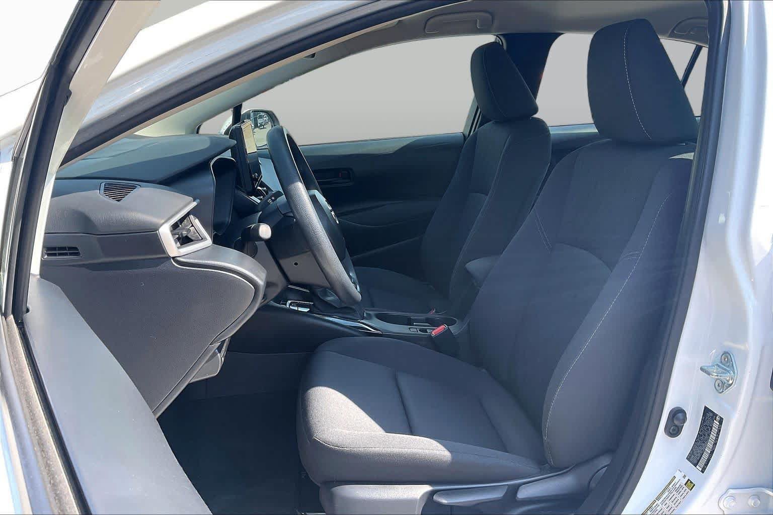 Used 2025 Toyota Corolla LE FWD image 8