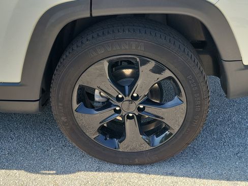 Used 2021 Jeep Compass Altitude w/ Sun and Sound Group image 10