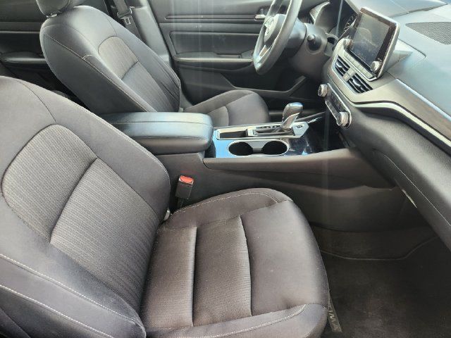 Used 2024 Nissan Altima 2.5 SV FWD image 13