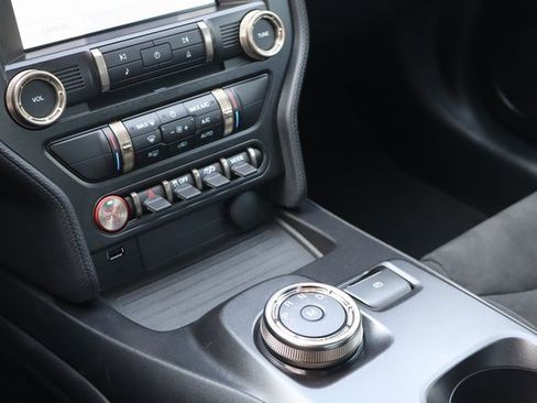 Used 2022 Ford Mustang Shelby GT500 w/ Carbon Fiber Track Pack image 32