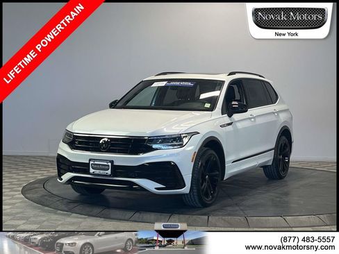 Used 2023 Volkswagen Tiguan SE R-Line image 4