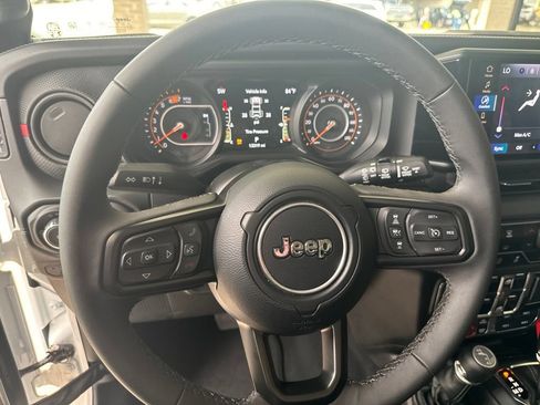 Used 2026 Jeep Wrangler Unlimited Rubicon AWD/4WD image 11