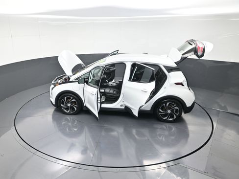 Used 2023 Chevrolet Bolt LT w/ Infotainment Package image 15