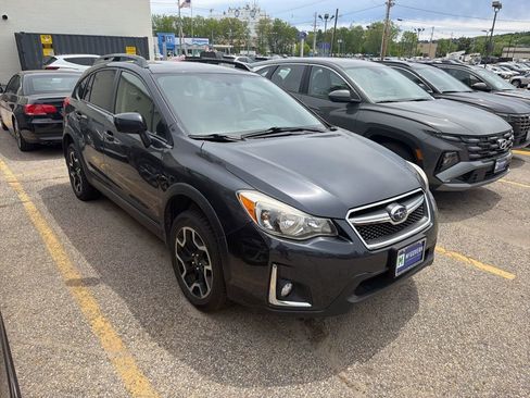 Used 2017 Subaru Crosstrek 2.0i Premium AWD/4WD image 5