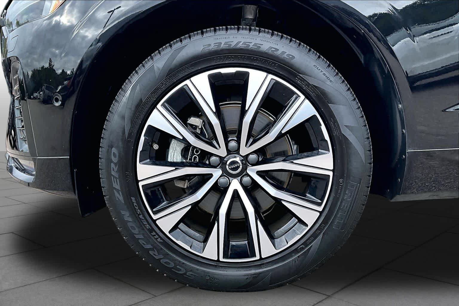 Used 2024 Volvo XC60 B5 Plus w/ Climate Package AWD/4WD image 11