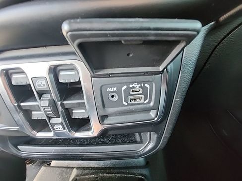 Used 2022 Jeep Gladiator Willys image 9