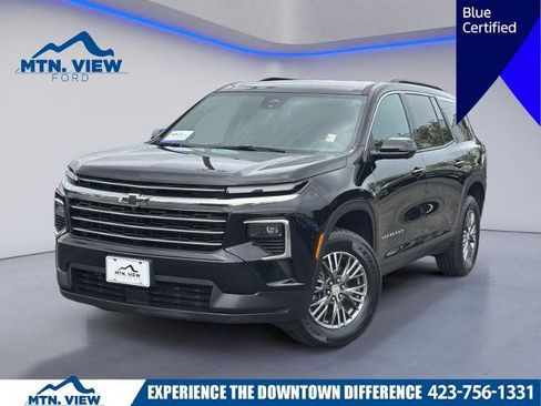 Used 2024 Chevrolet Traverse LT FWD image 1