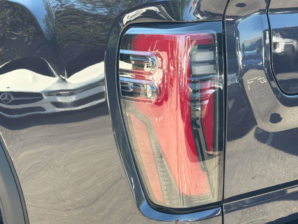 Used 2024 GMC Sierra 2500 AT4 w/ AT4 Premium Plus Package AWD/4WD image 14