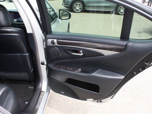 Used 2013 Lexus LS 460 w/ Comfort Pkg image 26