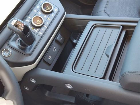 New 2024 Land Rover Defender 130 S image 19