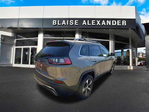 Used 2019 Jeep Cherokee Limited AWD/4WD image 3