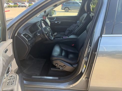 Used 2020 Volvo XC90 T6 Momentum w/ Protection Package Premier AWD/4WD image 7