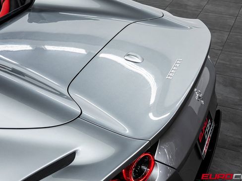 Used 2022 Ferrari 812 GTS image 18