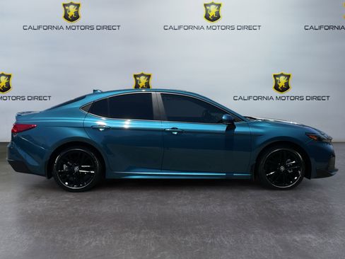 Used 2025 Toyota Camry SE w/ Convenience Package FWD image 4