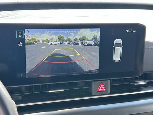 Used 2025 Kia Carnival FWD image 25