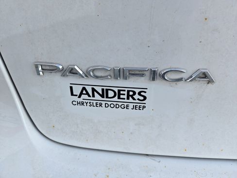 New 2026 Chrysler Pacifica Limited w/ Uconnect Theater Family Group image 10