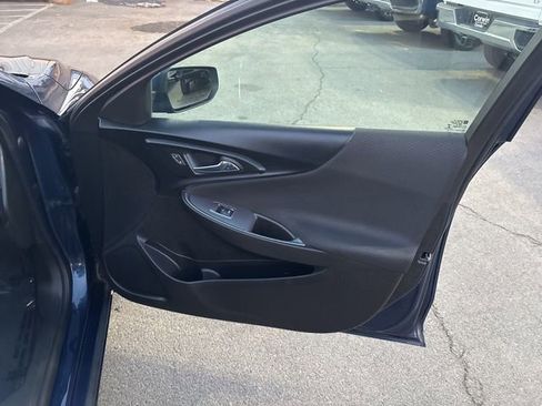 Used 2021 Chevrolet Malibu LT image 32