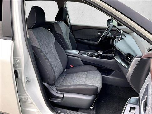 Used 2023 Nissan Rogue SV FWD image 9