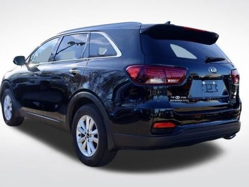 Used 2019 Kia Sorento LX w/ LX Convenience Package image 10