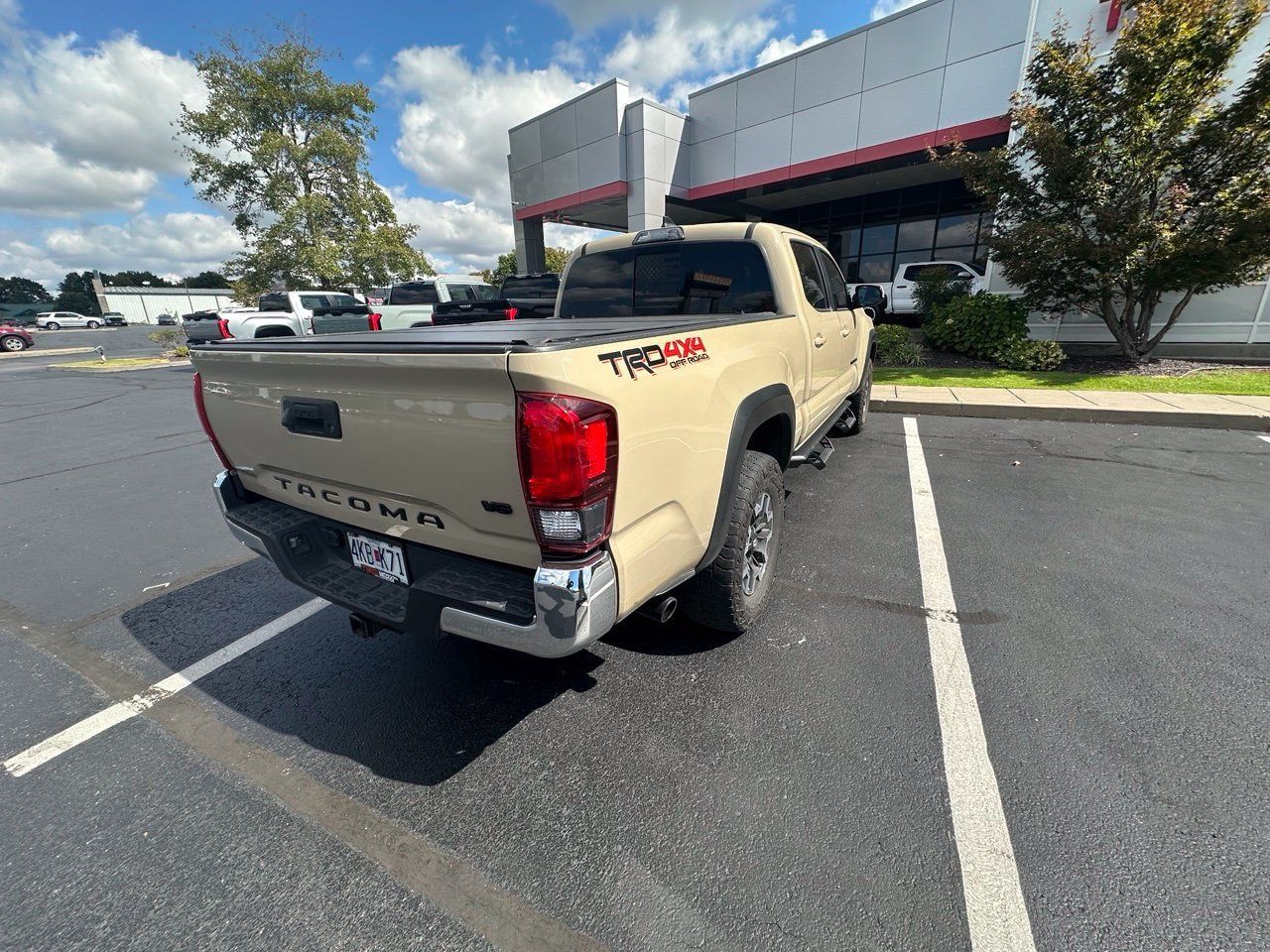 Used 2019 Toyota Tacoma TRD Off-Road AWD/4WD image 5