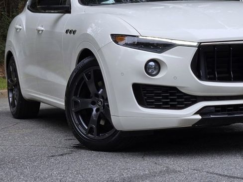 Used 2019 Maserati Levante image 10