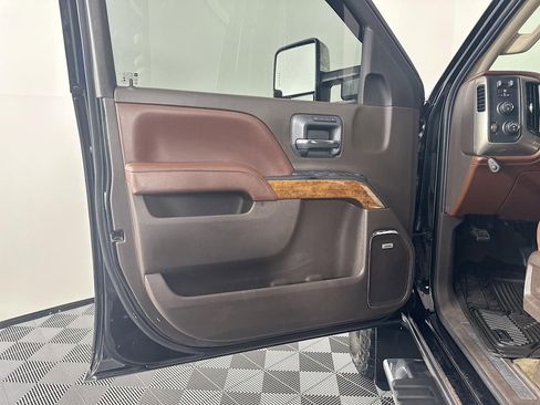 Used 2017 Chevrolet Silverado 3500 High Country image 26