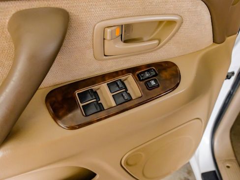 Used 2004 Toyota Sequoia SR5 image 44